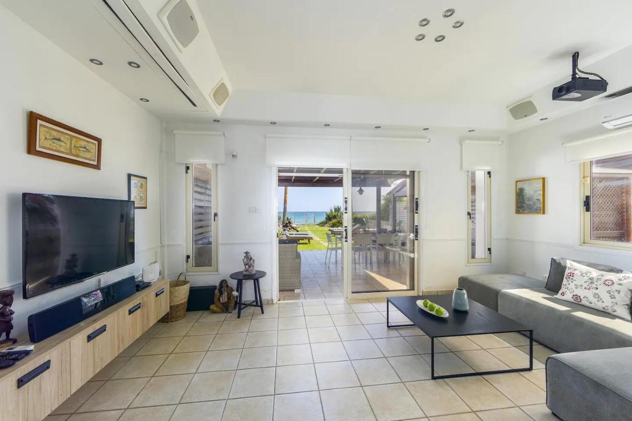 Beachfront Villa Carpe Diem Kiti Buitenkant foto