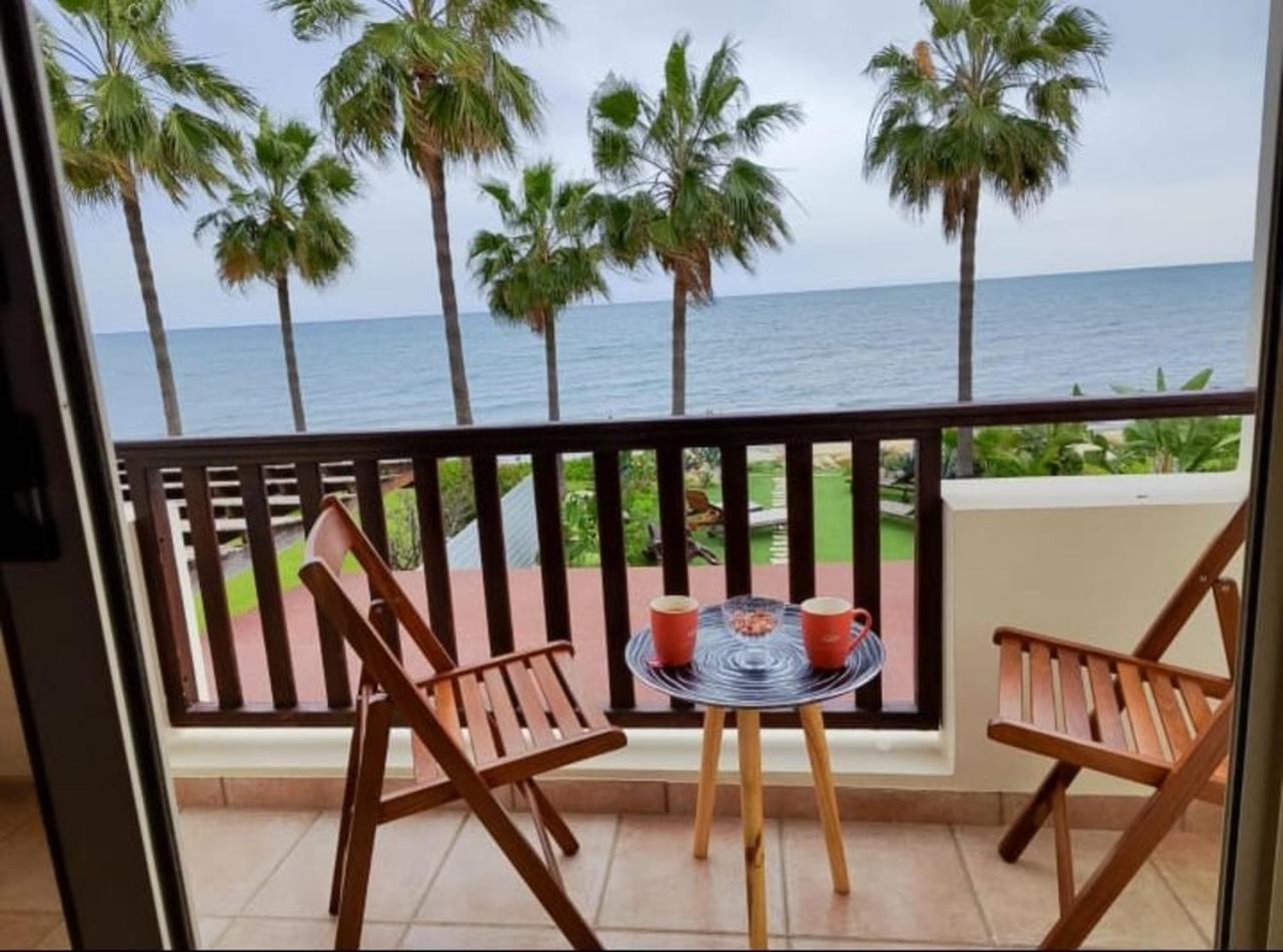 Beachfront Villa Carpe Diem Kiti Buitenkant foto